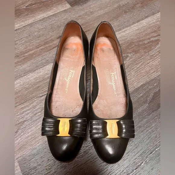 Salvatorre Ferragamo Vara Block Heels - Picture 2 of 6